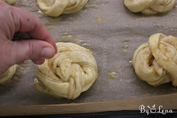 Swedish Cinnamon Buns - Kanelbullar - Step 22